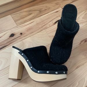 Woolrich black wool mules. Wooden bottom.